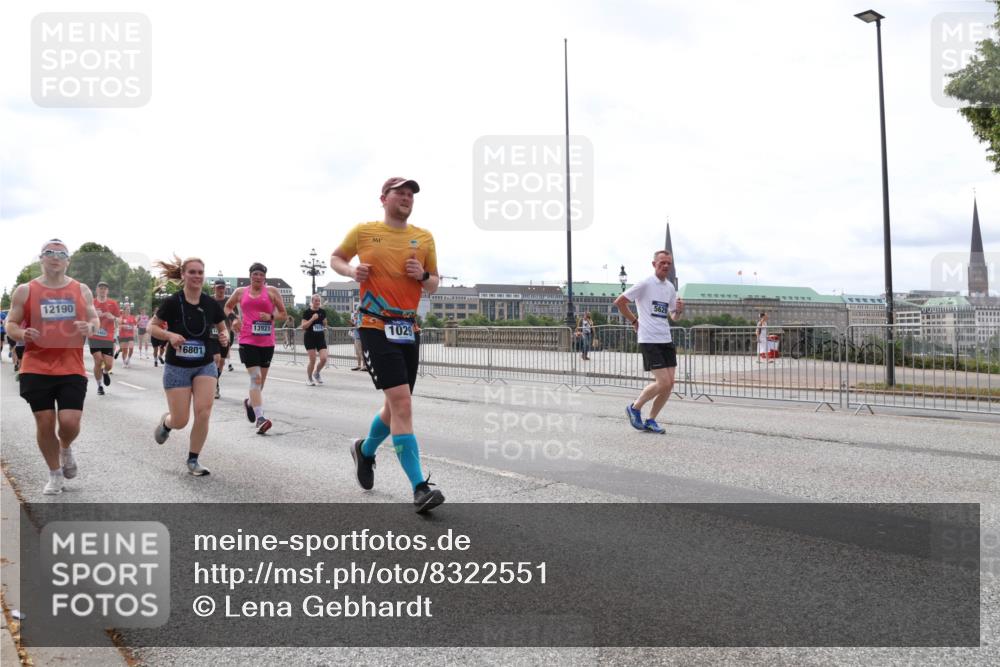 29.06.2025 - hella hamburg halbmarathon Lena Gebhardt http://msf.ph/oto/8322551 29.06.2025 10:23:00 Lombardsbrücke 12190, 6801, 13921, 1029, 5629, 1029, 1853, 2294, 2479, 2766, 2886, 2925, 3003, 3029, 3034, 3430, 3600, 3601, 4190, 4266, 4793, 5223, 5343, 5629, 5798, 6502, 6578, 6784, 6785, 6849, 6899, 7188, 7190, 7266, 7276, 7529, 7891, 7925, 8355, 8687, 8688, 8716, 8918, 8920, 8931, 9133, 9256, 9301, 9877, 9913, 10205, 10739, 10826, 12025, 12073, 12190, 12265, 13560, 13921, 14041, 14338, 14525, 14801, 16416, 16558, 17013, 17099, 17207, 17299 meine-sportfotos.de