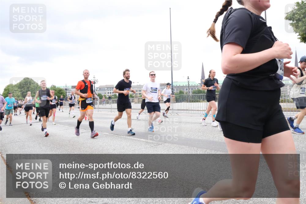 29.06.2025 - hella hamburg halbmarathon Lena Gebhardt http://msf.ph/oto/8322560 29.06.2025 10:57:29 Lombardsbrücke 12306, 1560, 14366, 18870, 1123, 1242, 1248, 1265, 1643, 2041, 2370, 2567, 2871, 3191, 3195, 3385, 3388, 3433, 3470, 3723, 3750, 3851, 3954, 4086, 4106, 4180, 4197, 4241, 4485, 4521, 4611, 4830, 4998, 5057, 5117, 5316, 5632, 5639, 5736, 5738, 6053, 6827, 6832, 6857, 6916, 6981, 7172, 7592, 7720, 7728, 7787, 7964, 8035, 8039, 8159, 8224, 8287, 8386, 8540, 8546, 8552, 8679, 8708, 8851, 8853, 8873, 9059, 9110, 9233, 9298, 9299, 9318, 9496, 9613 meine-sportfotos.de