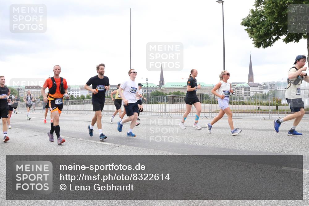 29.06.2025 - hella hamburg halbmarathon Lena Gebhardt http://msf.ph/oto/8322614 29.06.2025 10:57:30 Lombardsbrücke 1123, 1242, 1248, 1265, 1643, 2015, 2041, 2370, 2567, 2871, 3191, 3195, 3385, 3388, 3433, 3470, 3723, 3750, 3851, 3954, 4059, 4086, 4106, 4180, 4197, 4241, 4485, 4521, 4611, 4830, 4998, 5057, 5117, 5316, 5632, 5639, 5736, 5738, 6053, 6827, 6832, 6857, 6916, 6981, 7172, 7592, 7720, 7728, 7787, 8035, 8039, 8159, 8224, 8287, 8386, 8540, 8546, 8552, 8679, 8708, 8851, 8853, 8873, 9059, 9110, 9233, 9298, 9299, 9318, 9496, 9613 meine-sportfotos.de