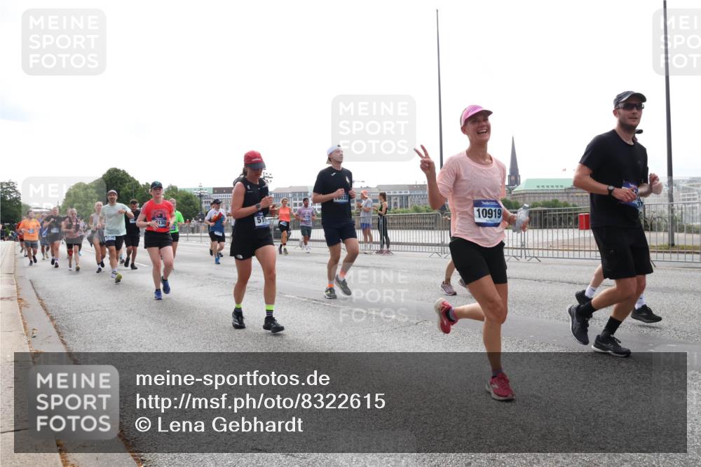 29.06.2025 - hella hamburg halbmarathon Lena Gebhardt http://msf.ph/oto/8322615 29.06.2025 10:37:37 Lombardsbrücke 130, 51, 3230, 32, 10919, 1022, 1276, 1337, 1475, 1597, 1799, 1819, 1985, 2016, 2031, 2072, 2199, 2272, 2480, 2486, 2640, 2853, 3230, 3246, 3633, 4097, 4347, 4733, 5139, 5146, 5171, 5186, 5522, 5560, 5790, 5875, 5940, 6243, 6362, 6821, 6955, 7085, 7124, 7235, 7321, 7350, 7544, 7696, 7707, 7777, 7823, 8811, 8843, 8985, 9247, 9288, 9524, 9895, 10159, 10506, 10836, 11087, 11543, 12123, 12254, 12472, 12824, 16680, 17798 meine-sportfotos.de