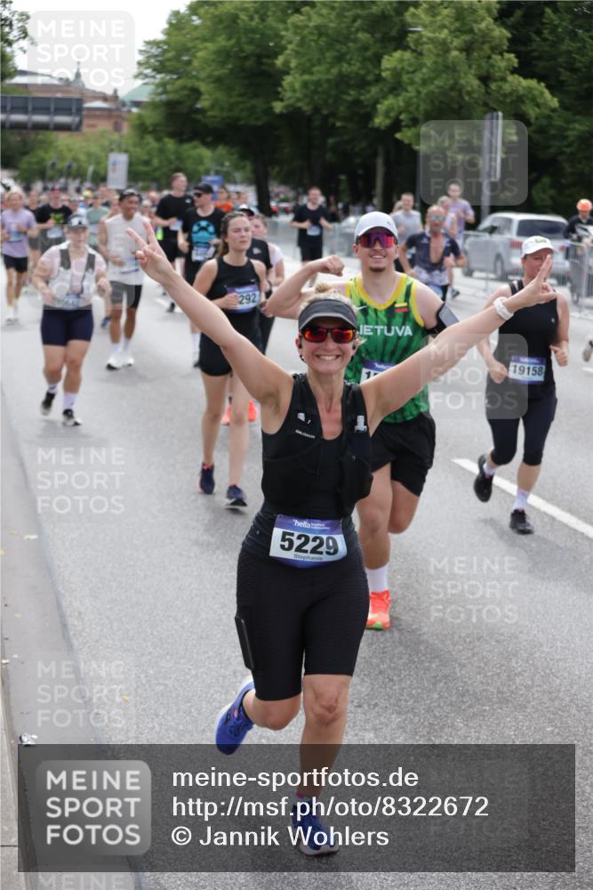 29.06.2025 - hella hamburg halbmarathon Jannik Wohlers http://msf.ph/oto/8322672 29.06.2025 10:39:36 Lombardsbrücke 1058, 1076, 1291, 1586, 1691, 1899, 2254, 2313, 2866, 2888, 3882, 3883, 3884, 4173, 4471, 5229, 5654, 5877, 5901, 6097, 6548, 6698, 6750, 6890, 7045, 7455, 7456, 8107, 8612, 8622, 8815, 8865, 8866, 9080, 9187, 9195, 9292, 9495, 10648, 10806, 10818, 10901, 10939, 11188, 11242, 11244, 11874, 12414, 12883, 12906, 13577, 13644, 14327, 14578, 15111, 16532, 16784, 18157, 19163 meine-sportfotos.de