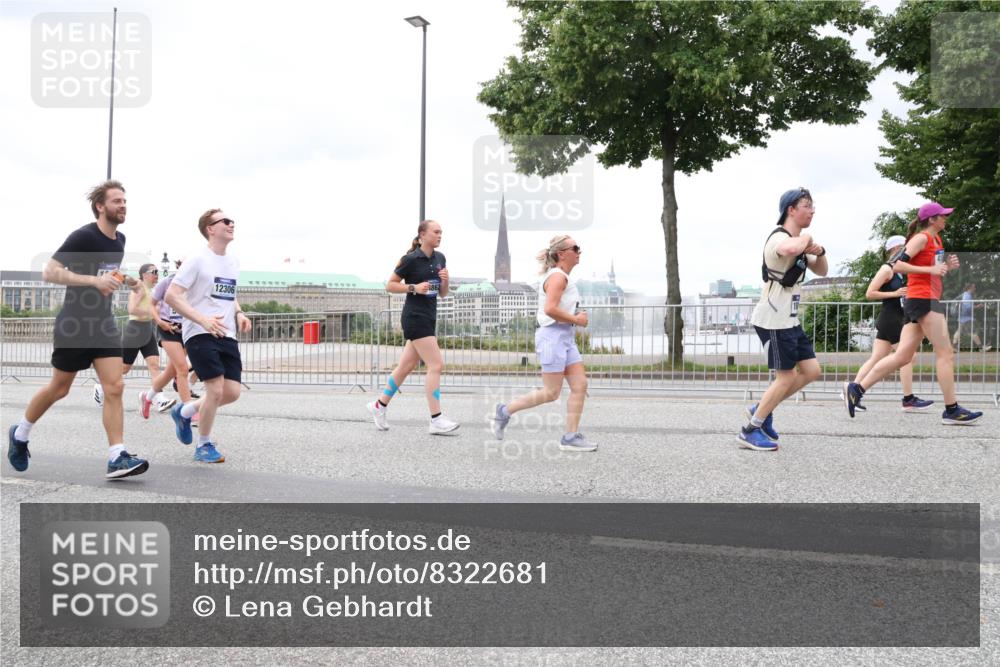 29.06.2025 - hella hamburg halbmarathon Lena Gebhardt http://msf.ph/oto/8322681 29.06.2025 10:57:30 Lombardsbrücke 12306, 1862, 1123, 1242, 1248, 1265, 1643, 2015, 2041, 2370, 2567, 2871, 3191, 3195, 3385, 3388, 3433, 3470, 3723, 3750, 3851, 3954, 4059, 4086, 4106, 4180, 4197, 4241, 4485, 4521, 4611, 4830, 4998, 5057, 5117, 5316, 5632, 5639, 5736, 5738, 6053, 6827, 6832, 6857, 6916, 6981, 7172, 7592, 7720, 7728, 7787, 8035, 8039, 8159, 8224, 8287, 8386, 8540, 8546, 8552, 8679, 8708, 8851, 8853, 8873, 9059, 9110, 9233, 9298, 9299, 9318, 9496, 9613 meine-sportfotos.de