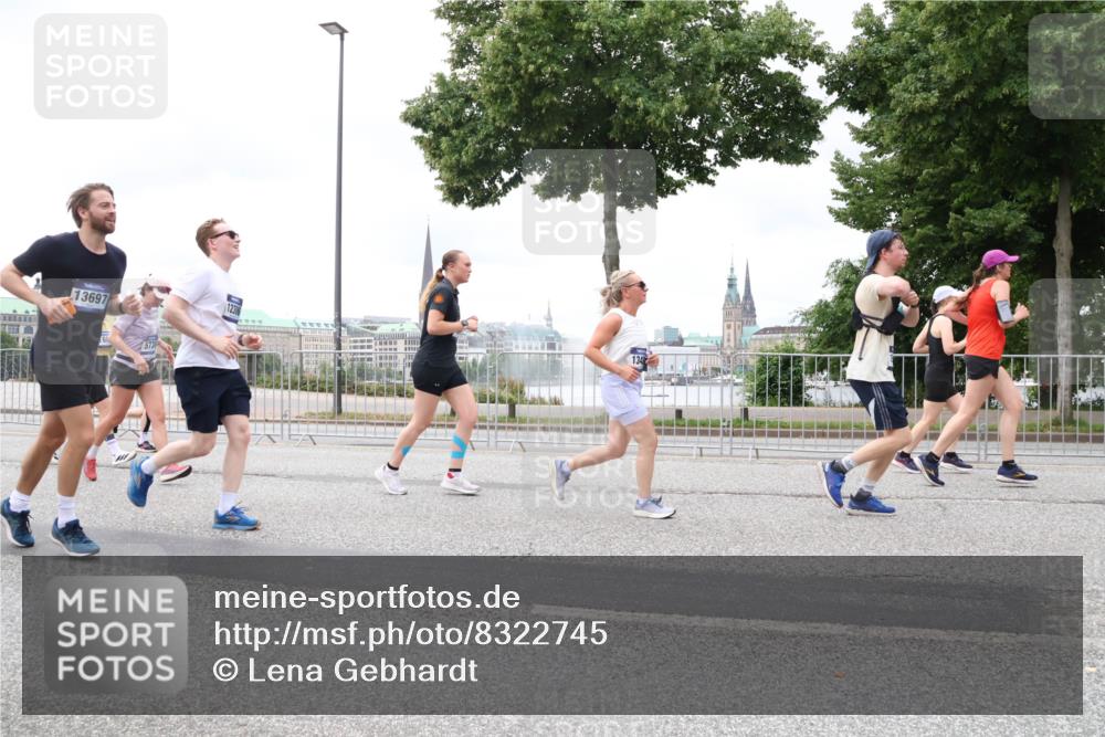 29.06.2025 - hella hamburg halbmarathon Lena Gebhardt http://msf.ph/oto/8322745 29.06.2025 10:57:31 Lombardsbrücke 134, 12306, 13697, 1123, 1242, 1248, 1265, 1643, 2015, 2041, 2370, 2451, 2567, 2871, 3191, 3195, 3385, 3388, 3433, 3470, 3723, 3750, 3851, 3954, 4059, 4086, 4106, 4180, 4197, 4241, 4485, 4521, 4611, 4830, 4998, 5057, 5117, 5316, 5632, 5639, 5736, 5738, 6053, 6827, 6832, 6857, 6916, 6981, 7172, 7592, 7720, 7728, 7787, 8035, 8039, 8159, 8224, 8287, 8386, 8540, 8546, 8552, 8679, 8708, 8851, 8853, 8873, 9059, 9110, 9233, 9298, 9299, 9318, 9496, 9613 meine-sportfotos.de