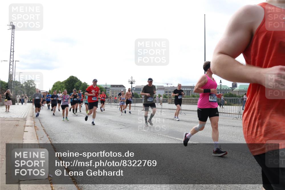 29.06.2025 - hella hamburg halbmarathon Lena Gebhardt http://msf.ph/oto/8322769 29.06.2025 10:23:01 Lombardsbrücke 15469, 12207, 13921, 1029, 1853, 2294, 2479, 2766, 2886, 2925, 3003, 3029, 3034, 3600, 3601, 4190, 4266, 4793, 5223, 5343, 5629, 5798, 6502, 6578, 6784, 6785, 6849, 6899, 7188, 7190, 7266, 7276, 7529, 7891, 7925, 8355, 8687, 8688, 8716, 8918, 8920, 8931, 9133, 9256, 9301, 9877, 9913, 10205, 10739, 10826, 12025, 12073, 12190, 12265, 13560, 13921, 14041, 14338, 14525, 14801, 16416, 16558, 17013, 17099, 17207, 17299, 17719 meine-sportfotos.de