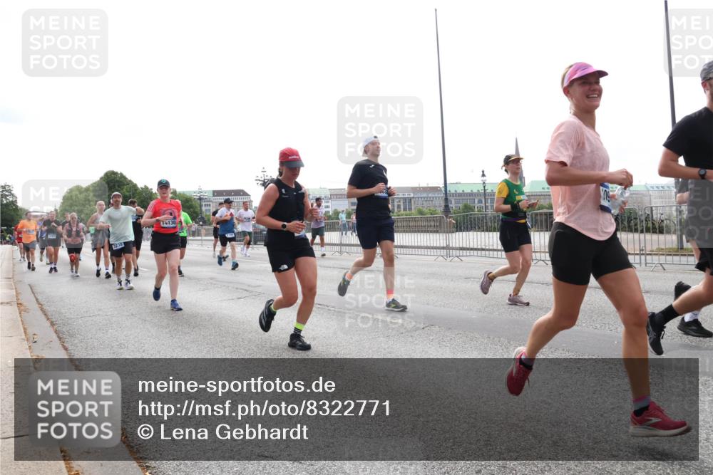 29.06.2025 - hella hamburg halbmarathon Lena Gebhardt http://msf.ph/oto/8322771 29.06.2025 10:37:37 Lombardsbrücke 14130, 3230, 1022, 1276, 1337, 1475, 1597, 1799, 1819, 1985, 2016, 2031, 2072, 2199, 2272, 2480, 2486, 2640, 2853, 3230, 3246, 3633, 4097, 4347, 4733, 5139, 5146, 5171, 5186, 5522, 5560, 5790, 5875, 5940, 6243, 6362, 6821, 6955, 7085, 7124, 7235, 7321, 7350, 7544, 7696, 7707, 7777, 7823, 8811, 8843, 8985, 9247, 9288, 9524, 9895, 10159, 10506, 10836, 11087, 11543, 12123, 12254, 12472, 12824, 16680, 17798 meine-sportfotos.de
