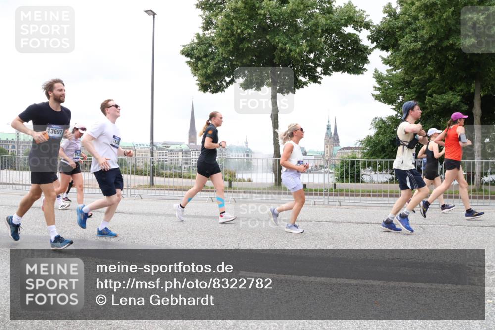 29.06.2025 - hella hamburg halbmarathon Lena Gebhardt http://msf.ph/oto/8322782 29.06.2025 10:57:31 Lombardsbrücke 13697, 5738, 12306, 1123, 1242, 1248, 1265, 1643, 2015, 2041, 2370, 2451, 2567, 2871, 3191, 3195, 3385, 3388, 3433, 3470, 3723, 3750, 3851, 3954, 4059, 4086, 4106, 4180, 4197, 4241, 4485, 4521, 4611, 4830, 4998, 5057, 5117, 5316, 5632, 5639, 5736, 5738, 6053, 6827, 6832, 6857, 6916, 6981, 7172, 7592, 7720, 7728, 7787, 8035, 8039, 8159, 8224, 8287, 8386, 8540, 8546, 8552, 8679, 8708, 8851, 8853, 8873, 9059, 9110, 9233, 9298, 9299, 9318, 9496, 9613 meine-sportfotos.de