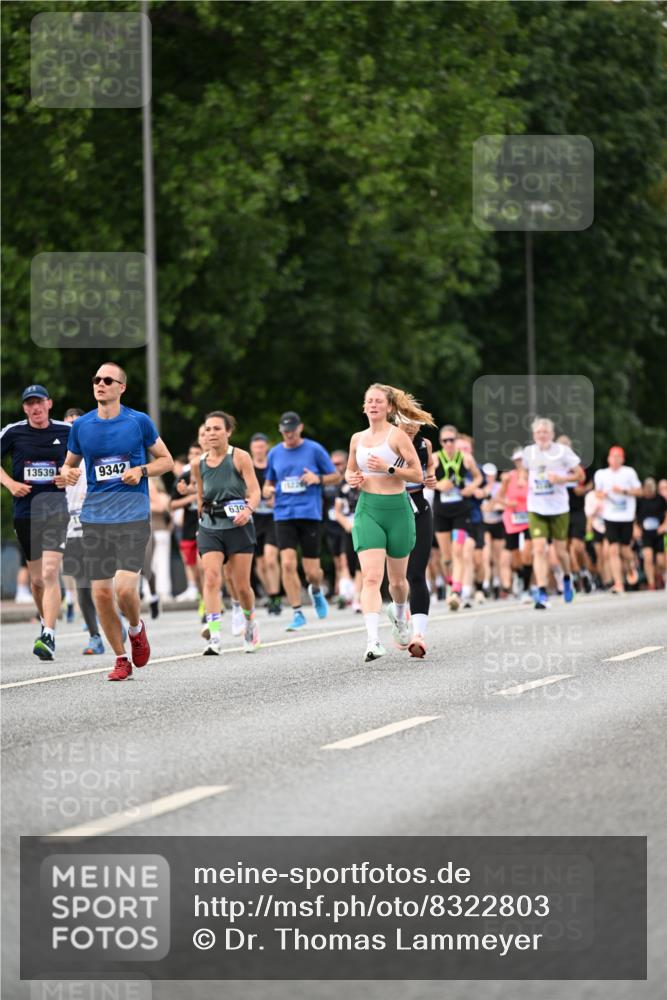 29.06.2025 - hella hamburg halbmarathon Dr. Thomas Lammeyer http://msf.ph/oto/8322803 29.06.2025 10:39:22 Kennedybrücke 1417, 1497, 1821, 1849, 2198, 2265, 2482, 3170, 3409, 3958, 4333, 4564, 4696, 4884, 5027, 5793, 6335, 6365, 6379, 6397, 6571, 6746, 6803, 6859, 7020, 7386, 7733, 8249, 8369, 9164, 9248, 9342, 10335, 10358, 10393, 10464, 10606, 11320 meine-sportfotos.de