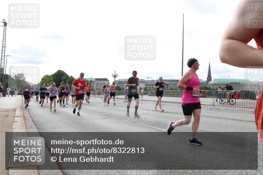 29.06.2025 - hella hamburg halbmarathon Lena Gebhardt http://msf.ph/oto/8322813 29.06.2025 10:23:02 Lombardsbrücke 13248, 15469, 12207, 7919, 1029, 1853, 2294, 2479, 2766, 2886, 2925, 3003, 3029, 3034, 3600, 3601, 4190, 4266, 4793, 5223, 5343, 5629, 5798, 6502, 6578, 6784, 6785, 6849, 6899, 7188, 7190, 7266, 7276, 7529, 7891, 7925, 8355, 8687, 8688, 8716, 8918, 8920, 8931, 9133, 9256, 9301, 9877, 9913, 10205, 10739, 10826, 11798, 12025, 12073, 12190, 12265, 13560, 13921, 14041, 14338, 14525, 14801, 14821, 16416, 16558, 17013, 17099, 17207, 17299, 17719 meine-sportfotos.de