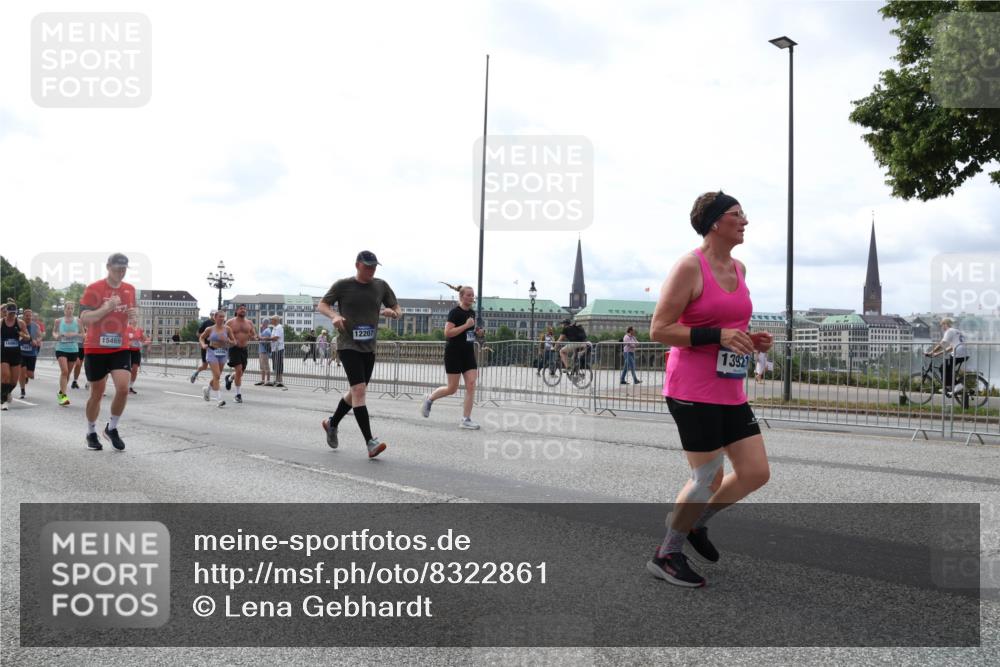29.06.2025 - hella hamburg halbmarathon Lena Gebhardt http://msf.ph/oto/8322861 29.06.2025 10:23:02 Lombardsbrücke 7801, 1853, 15469, 12207, 13921, 1029, 1853, 2294, 2479, 2766, 2886, 2925, 3003, 3029, 3034, 3600, 3601, 4190, 4266, 4793, 5223, 5343, 5629, 5798, 6502, 6578, 6784, 6785, 6849, 6899, 7188, 7190, 7266, 7276, 7529, 7891, 7925, 8355, 8687, 8688, 8716, 8918, 8920, 8931, 9133, 9256, 9301, 9877, 9913, 10205, 10739, 10826, 11798, 12025, 12073, 12190, 12265, 13560, 13921, 14041, 14338, 14525, 14801, 14821, 16416, 16558, 17013, 17099, 17207, 17299, 17719 meine-sportfotos.de