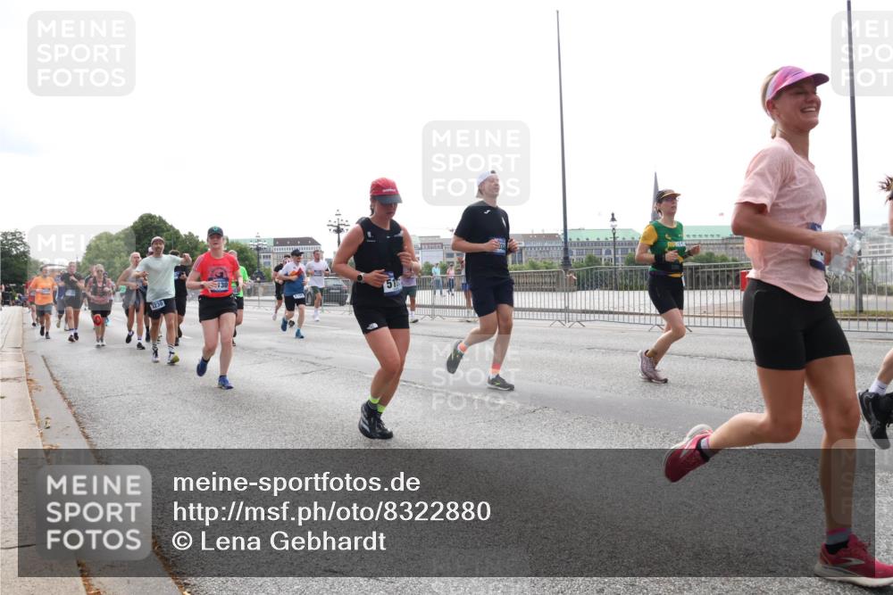 29.06.2025 - hella hamburg halbmarathon Lena Gebhardt http://msf.ph/oto/8322880 29.06.2025 10:37:37 Lombardsbrücke 3230, 130, 51, 1022, 1276, 1337, 1475, 1597, 1799, 1819, 1985, 2016, 2031, 2072, 2199, 2272, 2480, 2486, 2640, 2853, 3230, 3246, 3633, 4097, 4347, 4733, 5139, 5146, 5171, 5186, 5522, 5560, 5790, 5875, 5940, 6243, 6362, 6821, 6955, 7085, 7124, 7235, 7321, 7350, 7544, 7696, 7707, 7777, 7823, 8811, 8843, 8985, 9247, 9288, 9524, 9895, 10159, 10506, 10836, 11087, 11543, 12123, 12254, 12472, 12824, 16680, 17798 meine-sportfotos.de