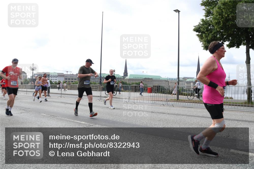 29.06.2025 - hella hamburg halbmarathon Lena Gebhardt http://msf.ph/oto/8322943 29.06.2025 10:23:02 Lombardsbrücke 15469, 12207, 1029, 1853, 2294, 2479, 2766, 2886, 2925, 3003, 3029, 3034, 3600, 3601, 4190, 4266, 4793, 5223, 5343, 5629, 5798, 6502, 6578, 6784, 6785, 6849, 6899, 7188, 7190, 7266, 7276, 7529, 7891, 7925, 8355, 8687, 8688, 8716, 8918, 8920, 8931, 9133, 9256, 9301, 9877, 9913, 10205, 10739, 10826, 11798, 12025, 12073, 12190, 12265, 13560, 13921, 14041, 14338, 14525, 14801, 14821, 16416, 16558, 17013, 17099, 17207, 17299, 17719 meine-sportfotos.de