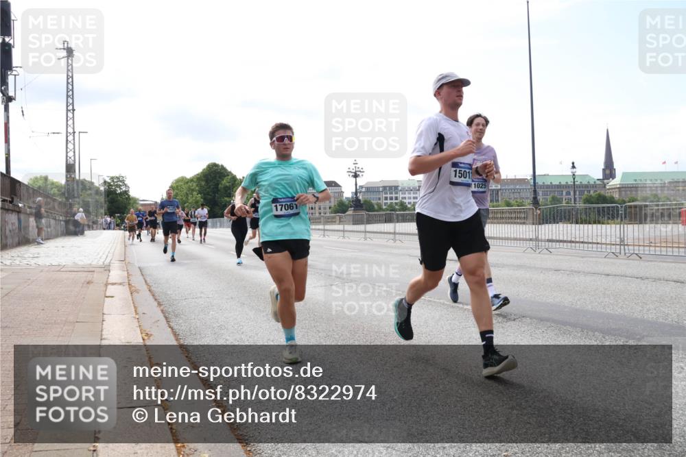 29.06.2025 - hella hamburg halbmarathon Lena Gebhardt http://msf.ph/oto/8322974 29.06.2025 10:12:49 Lombardsbrücke 17061, 15012, 1025, 0, 1020, 1051, 1249, 1610, 1785, 1850, 1851, 1939, 2531, 2891, 2942, 2963, 2964, 3182, 3248, 3262, 4453, 4499, 4532, 4554, 5150, 5166, 5597, 5598, 6207, 6822, 6966, 7014, 7873, 7907, 8398, 8405, 8917, 8971, 9141, 9254, 9405, 10067, 10402, 10581, 10685, 11025, 11720, 12456, 13566, 13816, 14404, 14540, 14868, 14869, 15012, 15369, 15531, 16255, 16323, 16473, 16826, 16911, 17061, 17699, 17994, 18178, 18320, 18493, 18530 meine-sportfotos.de