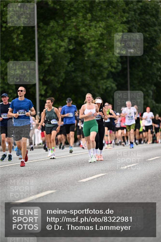 29.06.2025 - hella hamburg halbmarathon Dr. Thomas Lammeyer http://msf.ph/oto/8322981 29.06.2025 10:39:22 Kennedybrücke 1417, 1497, 1821, 1849, 2198, 2265, 2482, 3170, 3409, 3958, 4333, 4564, 4696, 4884, 5027, 5793, 6335, 6365, 6379, 6397, 6571, 6746, 6803, 6859, 7020, 7386, 7733, 8249, 8369, 9164, 9248, 9342, 10335, 10358, 10393, 10464, 10606, 11320 meine-sportfotos.de