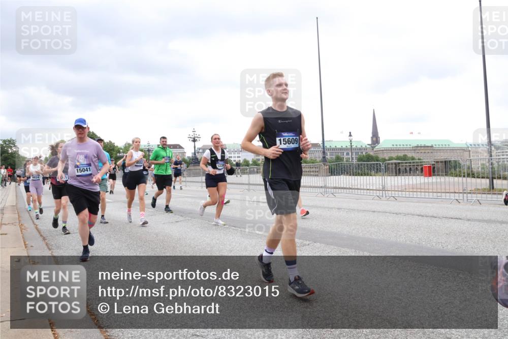 29.06.2025 - hella hamburg halbmarathon Lena Gebhardt http://msf.ph/oto/8323015 29.06.2025 10:57:32 Lombardsbrücke 9824, 0, 1, 15041, 00, 1239, 15609, 1123, 1242, 1248, 1265, 1643, 2015, 2041, 2370, 2451, 2567, 2871, 3191, 3195, 3385, 3388, 3433, 3470, 3723, 3750, 3851, 3954, 4059, 4086, 4106, 4180, 4197, 4241, 4485, 4521, 4611, 4830, 4998, 5057, 5117, 5316, 5632, 5639, 5736, 5738, 6053, 6827, 6832, 6857, 6916, 6981, 7172, 7592, 7720, 7728, 7787, 8035, 8039, 8159, 8224, 8287, 8386, 8540, 8546, 8552, 8679, 8708, 8851, 8853, 8873, 9059, 9110, 9233, 9318, 9394, 9496, 9613 meine-sportfotos.de