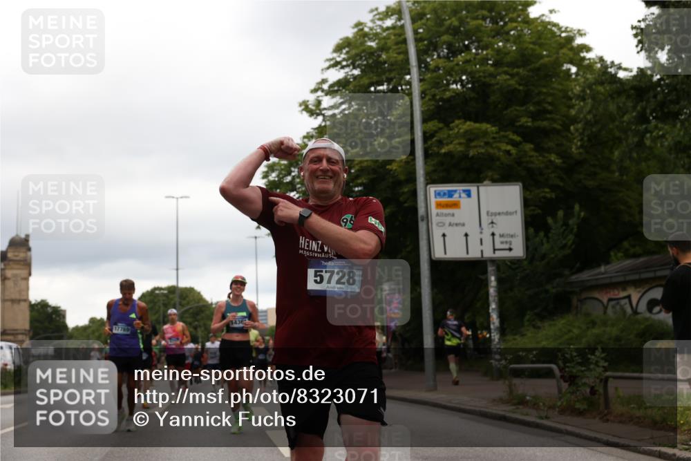 29.06.2025 - hella hamburg halbmarathon Yannick Fuchs http://msf.ph/oto/8323071 29.06.2025 10:51:18 20KM 1200, 1239, 1387, 1563, 1715, 1719, 1972, 2236, 2282, 2417, 2652, 3575, 4261, 5015, 5134, 5391, 5457, 5458, 5728, 6720, 6892, 7159, 7269, 8744, 9577, 10383, 10408, 11832, 12144, 12509, 12773, 12774, 13245, 13376, 13523, 13664, 14361, 14737, 14881, 14951, 15090, 15110, 15125, 15189, 15220, 15349, 15664, 16093, 16418, 16830, 16909, 17201, 17758, 17769, 17848, 18388 meine-sportfotos.de