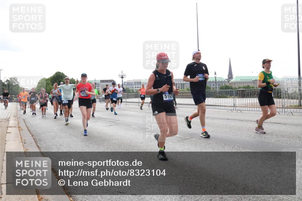 29.06.2025 - hella hamburg halbmarathon Lena Gebhardt http://msf.ph/oto/8323104 29.06.2025 10:37:38 Lombardsbrücke 3230, 1413, 518, 5032, 1022, 1276, 1337, 1475, 1578, 1597, 1799, 1819, 1985, 2016, 2031, 2199, 2272, 2480, 2486, 2640, 2853, 3230, 3246, 3633, 4097, 4347, 4733, 5139, 5146, 5171, 5186, 5522, 5560, 5790, 5875, 5940, 6243, 6362, 6821, 6955, 7085, 7124, 7235, 7321, 7350, 7544, 7696, 7707, 7777, 7823, 8811, 8843, 8985, 9247, 9288, 9524, 9895, 10159, 10506, 10836, 11087, 11543, 12123, 12254, 12472, 12824, 16680, 17798 meine-sportfotos.de