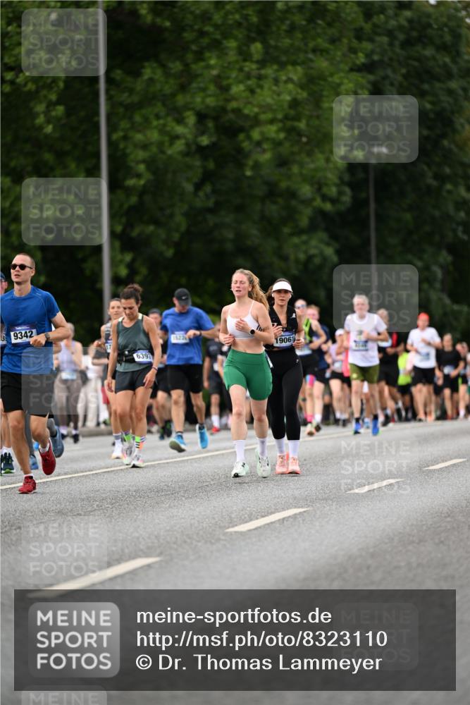 29.06.2025 - hella hamburg halbmarathon Dr. Thomas Lammeyer http://msf.ph/oto/8323110 29.06.2025 10:39:23 Kennedybrücke 1417, 1497, 1821, 1849, 2198, 2265, 2482, 3170, 3409, 3958, 4333, 4564, 4696, 4884, 5027, 5793, 6335, 6365, 6379, 6397, 6571, 6746, 6803, 6859, 7020, 7386, 7733, 8249, 8369, 9164, 9248, 9342, 9803, 10335, 10358, 10393, 10464, 10606, 11320 meine-sportfotos.de