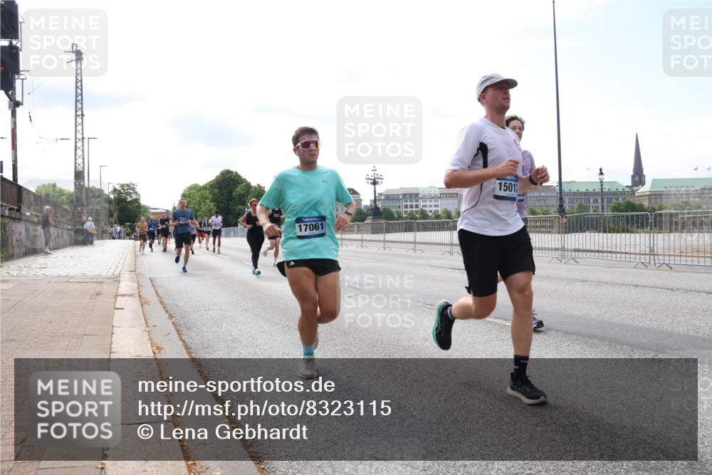 29.06.2025 - hella hamburg halbmarathon Lena Gebhardt http://msf.ph/oto/8323115 29.06.2025 10:12:49 Lombardsbrücke 17061, 1501, 23, 1020, 1051, 1249, 1610, 1785, 1850, 1851, 1939, 2531, 2891, 2942, 2963, 2964, 3182, 3248, 3262, 4453, 4499, 4532, 4554, 5150, 5166, 5597, 5598, 6207, 6822, 6966, 7014, 7873, 7907, 8398, 8405, 8917, 8971, 9141, 9254, 9405, 10067, 10402, 10581, 10685, 11025, 11720, 12456, 13566, 13816, 14404, 14540, 14868, 14869, 15012, 15369, 15531, 16255, 16323, 16473, 16826, 16911, 17061, 17699, 17994, 18178, 18320, 18493, 18530 meine-sportfotos.de