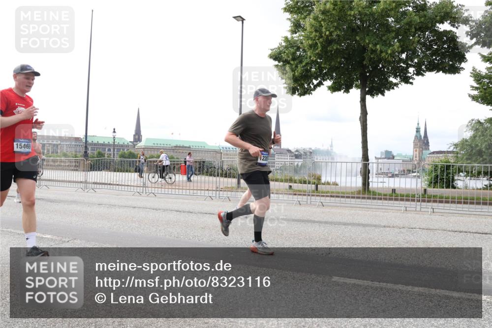 29.06.2025 - hella hamburg halbmarathon Lena Gebhardt http://msf.ph/oto/8323116 29.06.2025 10:23:04 Lombardsbrücke 15469, 1029, 1362, 1853, 2294, 2479, 2766, 2925, 3003, 3029, 3034, 3600, 3601, 4190, 4266, 4728, 4793, 5223, 5343, 5629, 6502, 6578, 6784, 6785, 6849, 7188, 7190, 7266, 7276, 7529, 7891, 7925, 8355, 8687, 8688, 8716, 8918, 8920, 9133, 9256, 9301, 9877, 9913, 10205, 10739, 10826, 11798, 12025, 12073, 12190, 12265, 13560, 13921, 14041, 14338, 14525, 14801, 14821, 16416, 16558, 17013, 17099, 17207, 17299, 17719 meine-sportfotos.de