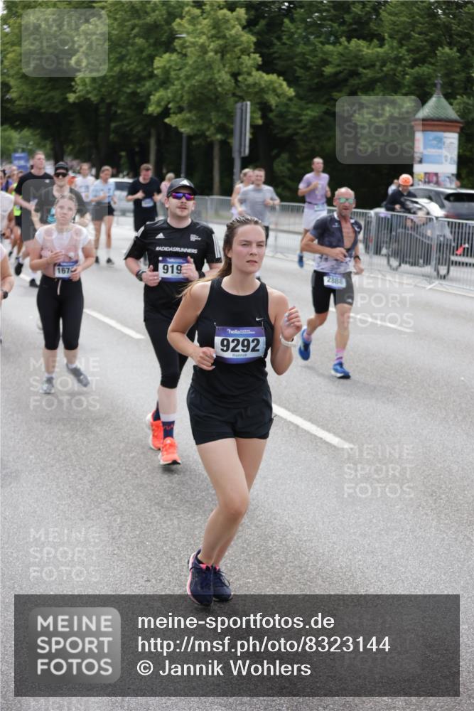 29.06.2025 - hella hamburg halbmarathon Jannik Wohlers http://msf.ph/oto/8323144 29.06.2025 10:39:38 Lombardsbrücke 1058, 1076, 1291, 1586, 1691, 1899, 2019, 2254, 2313, 2866, 2888, 3515, 3607, 3882, 3883, 3884, 4173, 4471, 5229, 5263, 5654, 5877, 5901, 6097, 6548, 6698, 6750, 6890, 6920, 7045, 7455, 7456, 8107, 8612, 8622, 8815, 8865, 8866, 9080, 9187, 9195, 9292, 9495, 10648, 10806, 10818, 10901, 10939, 10953, 11188, 11242, 11244, 11874, 12414, 12883, 12906, 13005, 13069, 13577, 13644, 14327, 14578, 15111, 16532, 16784, 18157, 19163 meine-sportfotos.de