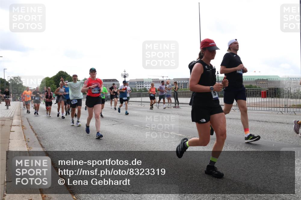 29.06.2025 - hella hamburg halbmarathon Lena Gebhardt http://msf.ph/oto/8323319 29.06.2025 10:37:38 Lombardsbrücke 3230, 14130, 2199, 5, 1022, 1276, 1337, 1475, 1578, 1597, 1799, 1819, 1985, 2016, 2031, 2199, 2272, 2480, 2486, 2640, 2853, 3230, 3246, 3633, 4097, 4347, 4733, 5139, 5146, 5171, 5186, 5522, 5560, 5790, 5875, 5940, 6243, 6362, 6821, 6955, 7085, 7124, 7235, 7321, 7350, 7544, 7696, 7707, 7777, 7823, 8811, 8843, 8985, 9247, 9288, 9524, 9895, 10159, 10506, 10836, 11087, 11543, 12123, 12254, 12472, 12824, 16680, 17798 meine-sportfotos.de
