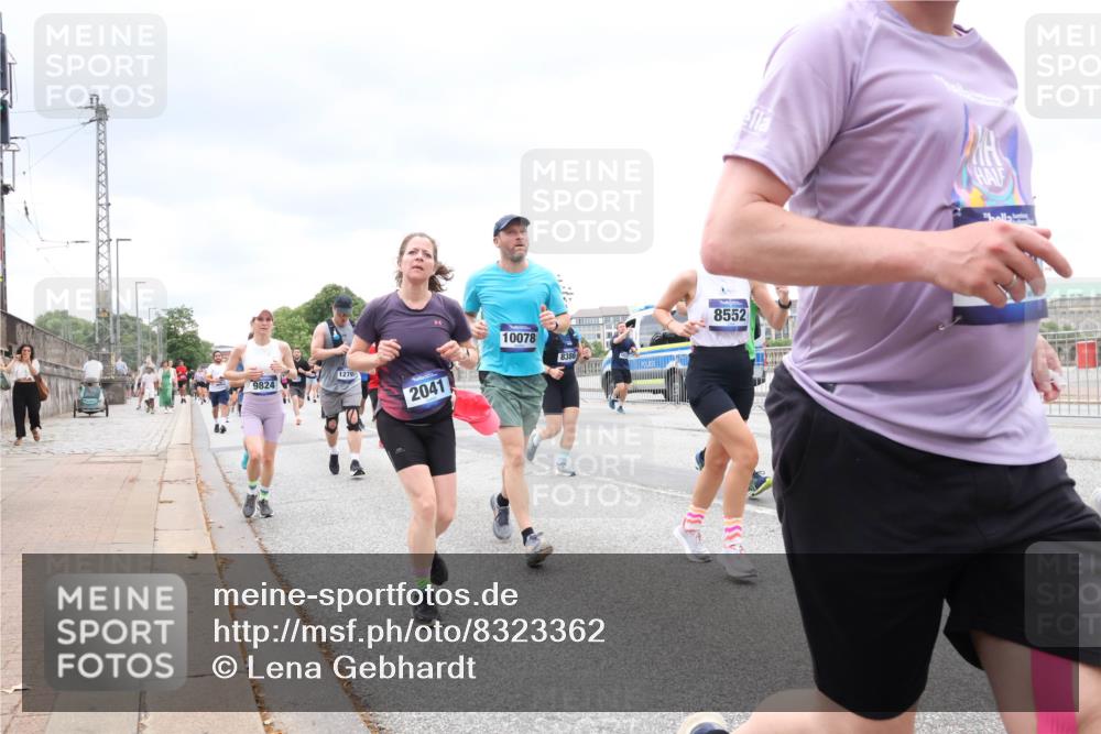 29.06.2025 - hella hamburg halbmarathon Lena Gebhardt http://msf.ph/oto/8323362 29.06.2025 10:57:33 Lombardsbrücke 9824, 2041, 10078, 8552, 1123, 1242, 1248, 1265, 1643, 2015, 2041, 2370, 2451, 2567, 2900, 3191, 3195, 3385, 3388, 3433, 3723, 3750, 3851, 3954, 4059, 4086, 4106, 4180, 4197, 4241, 4485, 4521, 4611, 4830, 4998, 5057, 5117, 5316, 5632, 5639, 5736, 5738, 6053, 6827, 6832, 6857, 6916, 7172, 7592, 7720, 7728, 7787, 8035, 8039, 8159, 8224, 8287, 8386, 8540, 8552, 8679, 8708, 8851, 8853, 8873, 9059, 9110, 9233, 9318, 9394, 9496, 9613 meine-sportfotos.de