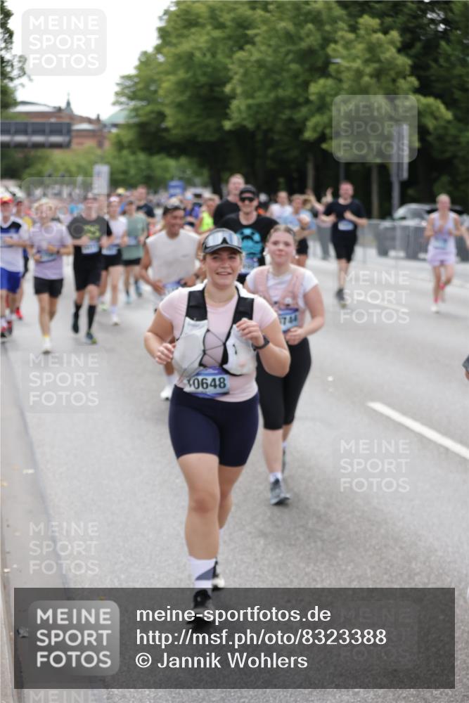 29.06.2025 - hella hamburg halbmarathon Jannik Wohlers http://msf.ph/oto/8323388 29.06.2025 10:39:40 Lombardsbrücke 1058, 1076, 1291, 1586, 1691, 1899, 2019, 2254, 2866, 2888, 3515, 3607, 3808, 3882, 3883, 3884, 4173, 4471, 5229, 5263, 5654, 5877, 5901, 6097, 6548, 6698, 6750, 6890, 6920, 7045, 7455, 7456, 8107, 8622, 8815, 8865, 8866, 9187, 9195, 9292, 9495, 10648, 10806, 10818, 10953, 11188, 11242, 11244, 11717, 11874, 12414, 12883, 12906, 13005, 13069, 13577, 13651, 14327, 14578, 15111, 16784, 18157, 19163 meine-sportfotos.de