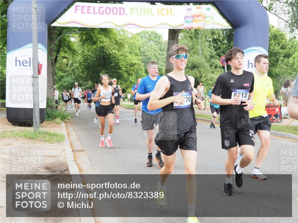 29.06.2025 - hella hamburg halbmarathon MichiJ http://msf.ph/oto/8323389 29.06.2025 10:37:28 Zwischen KM18-KM19 1216, 1381, 5978, 6712, 9551, 13159, 13688, 14248, 15523, 16731, 17384, 17908, 18064, 18370 meine-sportfotos.de