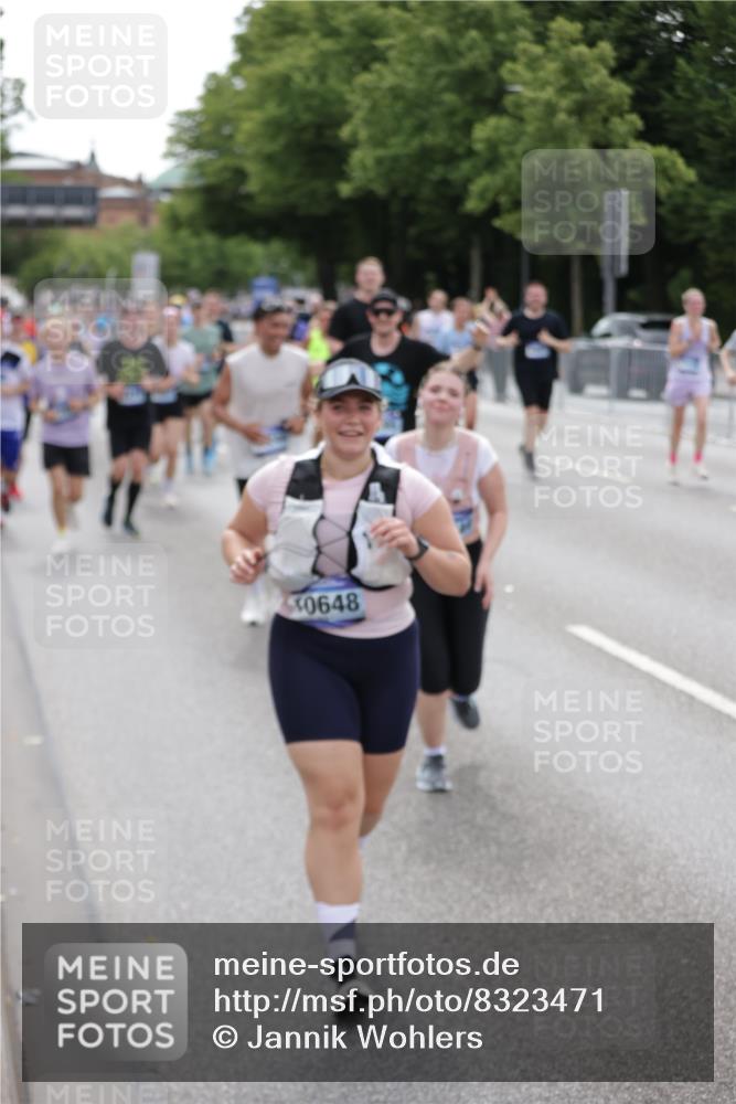 29.06.2025 - hella hamburg halbmarathon Jannik Wohlers http://msf.ph/oto/8323471 29.06.2025 10:39:40 Lombardsbrücke 1058, 1076, 1291, 1586, 1691, 1899, 2019, 2254, 2866, 2888, 3515, 3607, 3808, 3882, 3883, 3884, 4173, 4471, 5229, 5263, 5654, 5877, 5901, 6097, 6548, 6698, 6750, 6890, 6920, 7045, 7455, 7456, 8107, 8622, 8815, 8865, 8866, 9187, 9195, 9292, 9495, 10648, 10806, 10818, 10953, 11188, 11242, 11244, 11717, 11874, 12414, 12883, 12906, 13005, 13069, 13577, 13651, 14327, 14578, 15111, 16784, 18157, 19163 meine-sportfotos.de
