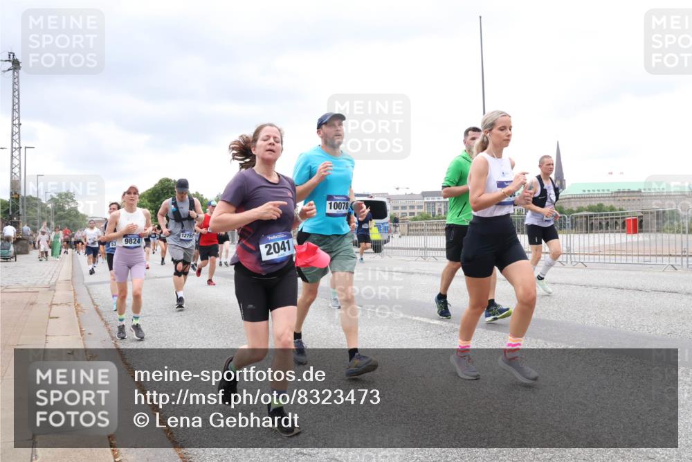 29.06.2025 - hella hamburg halbmarathon Lena Gebhardt http://msf.ph/oto/8323473 29.06.2025 10:57:34 Lombardsbrücke 53, 9824, 1279, 2041, 10078, 1123, 1242, 1248, 1265, 1643, 2015, 2041, 2370, 2451, 2567, 2900, 3191, 3195, 3385, 3388, 3433, 3723, 3750, 3851, 3954, 4059, 4086, 4106, 4180, 4197, 4485, 4521, 4611, 4830, 4998, 5057, 5117, 5316, 5632, 5639, 5736, 5738, 6053, 6827, 6832, 6857, 6916, 7172, 7193, 7592, 7720, 7728, 7787, 8035, 8159, 8224, 8287, 8386, 8474, 8540, 8552, 8679, 8708, 8773, 8851, 8853, 8873, 9059, 9110, 9233, 9318, 9394, 9496, 9613 meine-sportfotos.de