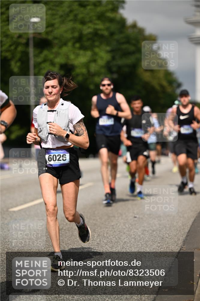 29.06.2025 - hella hamburg halbmarathon Dr. Thomas Lammeyer http://msf.ph/oto/8323506 29.06.2025 10:17:28 Kennedybrücke 1007, 1194, 1859, 1939, 2055, 2359, 2721, 2904, 2961, 2987, 3218, 3729, 4001, 4950, 5232, 6026, 6207, 7346, 7460, 8279, 8913, 9128, 9612 meine-sportfotos.de