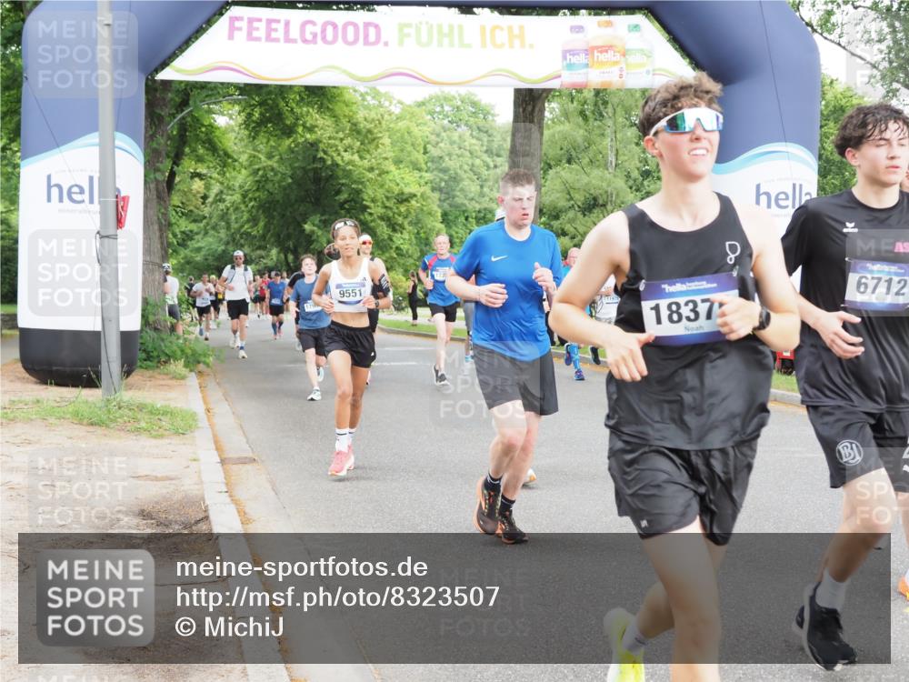 29.06.2025 - hella hamburg halbmarathon MichiJ http://msf.ph/oto/8323507 29.06.2025 10:37:28 Zwischen KM18-KM19 1216, 1381, 5978, 6712, 9551, 13159, 13688, 14248, 15523, 16731, 17384, 17908, 18064, 18370 meine-sportfotos.de