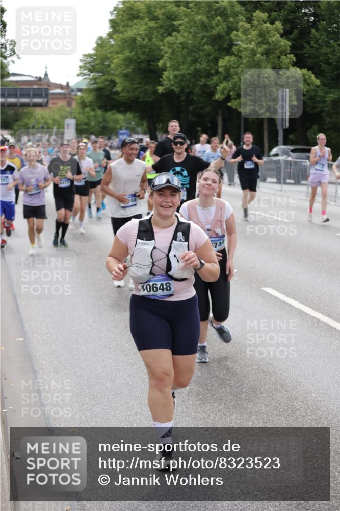 29.06.2025 - hella hamburg halbmarathon Jannik Wohlers http://msf.ph/oto/8323523 29.06.2025 10:39:40 Lombardsbrücke 1058, 1076, 1291, 1586, 1691, 1899, 2019, 2254, 2866, 2888, 3515, 3607, 3808, 3882, 3883, 3884, 4173, 4471, 5229, 5263, 5654, 5877, 5901, 6097, 6548, 6698, 6750, 6890, 6920, 7045, 7455, 7456, 8107, 8622, 8815, 8865, 8866, 9187, 9195, 9292, 9495, 10648, 10806, 10818, 10953, 11188, 11242, 11244, 11717, 11874, 12414, 12883, 12906, 13005, 13069, 13577, 13651, 14327, 14578, 15111, 16784, 18157, 19163 meine-sportfotos.de