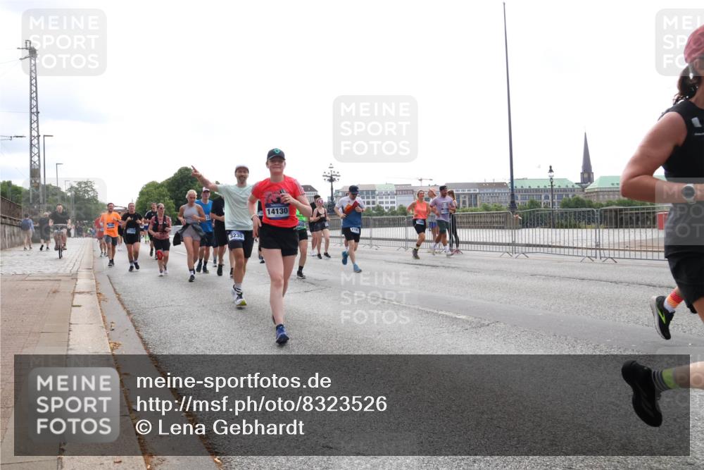 29.06.2025 - hella hamburg halbmarathon Lena Gebhardt http://msf.ph/oto/8323526 29.06.2025 10:37:38 Lombardsbrücke 3230, 14130, 955, 1022, 1276, 1337, 1475, 1578, 1597, 1799, 1819, 1985, 2016, 2031, 2199, 2272, 2480, 2486, 2640, 2853, 3230, 3246, 3633, 4097, 4347, 4733, 5139, 5146, 5171, 5186, 5522, 5560, 5790, 5875, 5940, 6243, 6362, 6821, 6955, 7085, 7124, 7235, 7321, 7350, 7544, 7696, 7707, 7777, 7823, 8811, 8843, 8985, 9247, 9288, 9524, 9895, 10159, 10506, 10836, 11087, 11543, 12123, 12254, 12472, 12824, 16680, 17798 meine-sportfotos.de