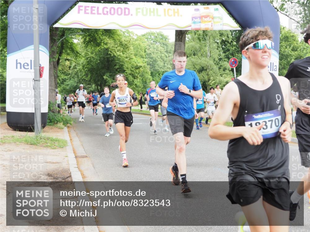 29.06.2025 - hella hamburg halbmarathon MichiJ http://msf.ph/oto/8323543 29.06.2025 10:37:28 Zwischen KM18-KM19 1216, 1381, 5978, 6712, 9551, 13159, 13688, 14248, 15523, 16731, 17384, 17908, 18064, 18370 meine-sportfotos.de