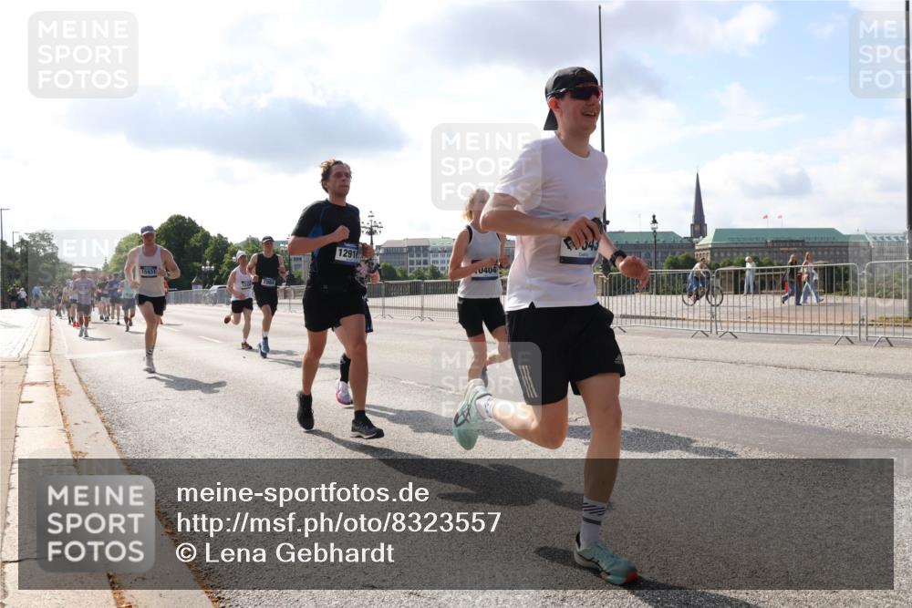 29.06.2025 - hella hamburg halbmarathon Lena Gebhardt http://msf.ph/oto/8323557 29.06.2025 09:48:20 Lombardsbrücke 15931, 78, 1291, 0404, 1164, 1290, 1385, 1505, 1562, 1710, 1743, 2399, 2714, 2767, 3480, 3959, 4602, 4860, 5091, 5315, 5554, 5709, 6684, 6829, 6990, 7884, 8362, 8933, 9178, 9403, 9944, 10384, 10404, 10793, 10852, 10900, 11202, 11227, 11620, 11745, 11929, 12051, 12290, 12488, 12514, 12865, 12916, 13483, 13595, 13798, 13854, 13975, 14387, 14875, 14908, 14934, 14952, 15015, 15261, 15415, 15701, 15931, 15959, 15965, 16119, 16158 meine-sportfotos.de