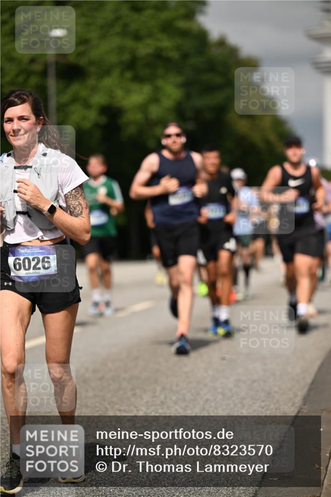 29.06.2025 - hella hamburg halbmarathon Dr. Thomas Lammeyer http://msf.ph/oto/8323570 29.06.2025 10:17:29 Kennedybrücke 1007, 1194, 1859, 1939, 2055, 2359, 2721, 2904, 2961, 2987, 3218, 3729, 4001, 4950, 5232, 6026, 6207, 7346, 7460, 7913, 8279, 8913, 9128, 9612, 9631 meine-sportfotos.de