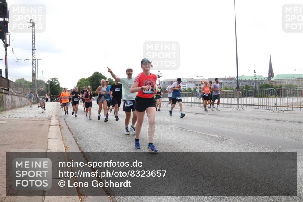 29.06.2025 - hella hamburg halbmarathon Lena Gebhardt http://msf.ph/oto/8323657 29.06.2025 10:37:39 Lombardsbrücke 07355, 16582, 3230, 14330, 1022, 1276, 1337, 1475, 1578, 1597, 1799, 1819, 1985, 2016, 2199, 2272, 2480, 2486, 2640, 2853, 3230, 3246, 3633, 4097, 4347, 4733, 5139, 5146, 5171, 5186, 5522, 5560, 5790, 5875, 5940, 6243, 6362, 6821, 6955, 7085, 7124, 7235, 7244, 7321, 7350, 7544, 7696, 7707, 7777, 7823, 8811, 8843, 8985, 9247, 9288, 9524, 9895, 10159, 10506, 10836, 11087, 11543, 12123, 12254, 12472, 12824, 16680, 17798 meine-sportfotos.de
