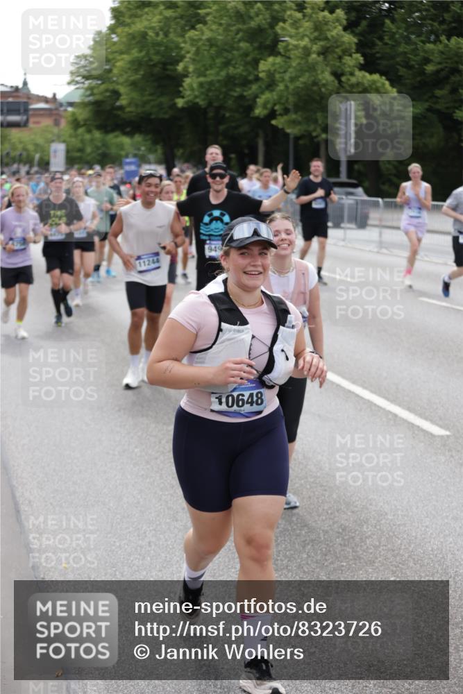 29.06.2025 - hella hamburg halbmarathon Jannik Wohlers http://msf.ph/oto/8323726 29.06.2025 10:39:40 Lombardsbrücke 1058, 1076, 1291, 1586, 1691, 1899, 2019, 2254, 2866, 2888, 3515, 3607, 3808, 3882, 3883, 3884, 4173, 4471, 5229, 5263, 5654, 5877, 5901, 6097, 6548, 6698, 6750, 6890, 6920, 7045, 7455, 7456, 8107, 8622, 8815, 8865, 8866, 9187, 9195, 9292, 9495, 10648, 10806, 10818, 10953, 11188, 11242, 11244, 11717, 11874, 12414, 12883, 12906, 13005, 13069, 13577, 13651, 14327, 14578, 15111, 16784, 18157, 19163 meine-sportfotos.de