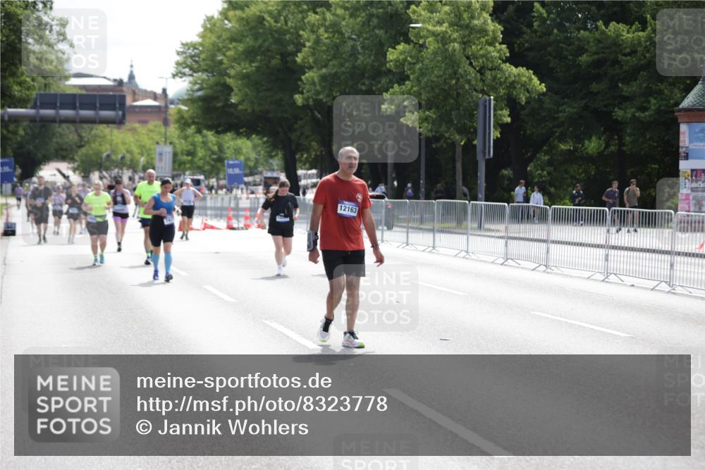 29.06.2025 - hella hamburg halbmarathon Jannik Wohlers http://msf.ph/oto/8323778 29.06.2025 11:29:14 Lombardsbrücke 1737, 5281, 7418, 8027, 8862, 9170, 9599, 10051, 10052, 12163, 14988, 14993 meine-sportfotos.de
