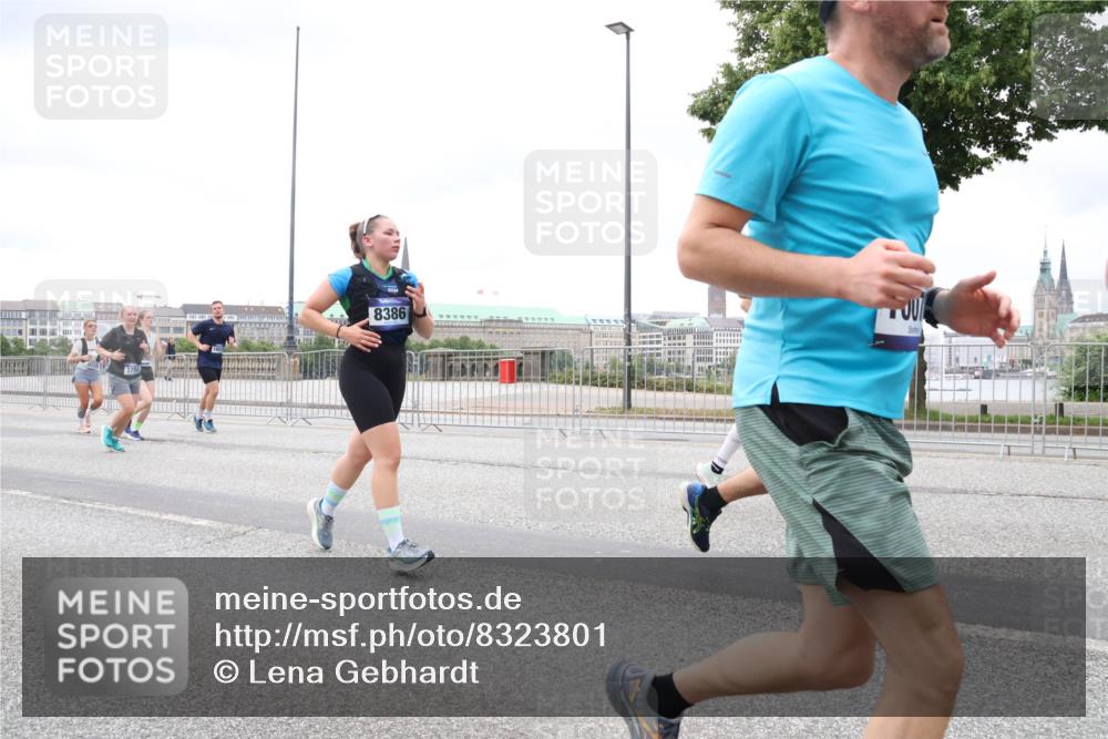 29.06.2025 - hella hamburg halbmarathon Lena Gebhardt http://msf.ph/oto/8323801 29.06.2025 10:57:35 Lombardsbrücke 375, 8386, 1123, 1242, 1248, 1265, 1643, 2015, 2041, 2370, 2451, 2567, 2900, 3191, 3195, 3385, 3388, 3433, 3723, 3750, 3851, 3954, 4059, 4086, 4106, 4180, 4197, 4485, 4521, 4611, 4830, 4998, 5117, 5316, 5632, 5639, 5736, 5738, 6053, 6827, 6832, 6857, 6916, 7172, 7193, 7592, 7720, 7728, 7787, 8035, 8159, 8224, 8287, 8386, 8474, 8540, 8552, 8679, 8708, 8773, 8851, 8853, 8873, 9059, 9110, 9233, 9318, 9394, 9496, 9613 meine-sportfotos.de