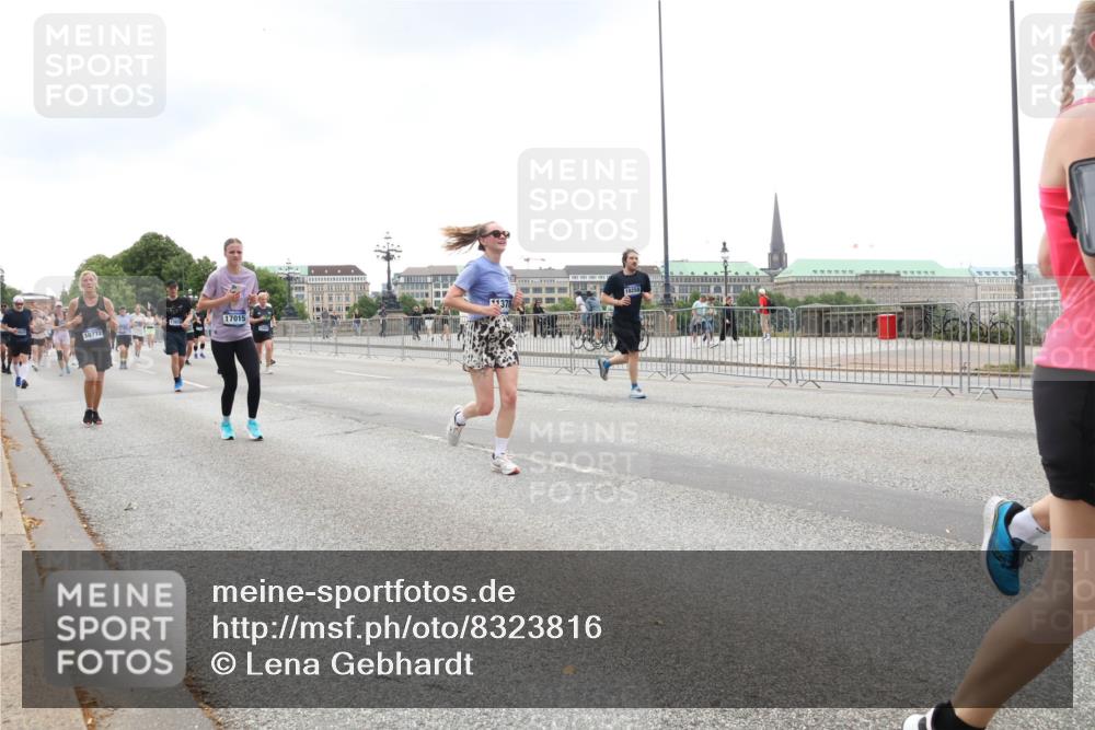 29.06.2025 - hella hamburg halbmarathon Lena Gebhardt http://msf.ph/oto/8323816 29.06.2025 10:47:20 Lombardsbrücke 1378, 17015, 10772, 1073, 1185, 1286, 1434, 1463, 1523, 1593, 1607, 1704, 1720, 1961, 2148, 2211, 2327, 2407, 2537, 2555, 2556, 2665, 2882, 2981, 2994, 3339, 4037, 4184, 4239, 4325, 4423, 4483, 4806, 4895, 4974, 4975, 5111, 5114, 5621, 5622, 5796, 5895, 5953, 6255, 6256, 6485, 6496, 6879, 6995, 7073, 7403, 7430, 7431, 7630, 7631, 8105, 8131, 8270, 8486, 8684, 8706, 8915, 8953, 8967, 9018, 11351, 11458, 11730, 11738 meine-sportfotos.de