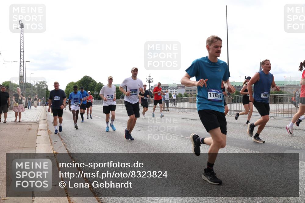 29.06.2025 - hella hamburg halbmarathon Lena Gebhardt http://msf.ph/oto/8323824 29.06.2025 10:23:07 Lombardsbrücke 13248, 19245, 4266, 4190, 7891, 17657, 1029, 1362, 1853, 2294, 2766, 2925, 3003, 3029, 3034, 3600, 3601, 4190, 4266, 4728, 4793, 5223, 5343, 5629, 6502, 6578, 6784, 6785, 6849, 7188, 7190, 7266, 7529, 7820, 7891, 7925, 8687, 8688, 8716, 8918, 8920, 9133, 9256, 9301, 9877, 9913, 10205, 10739, 10826, 11798, 11879, 12025, 12073, 12190, 12265, 13560, 13921, 14041, 14265, 14338, 14525, 14801, 14821, 16416, 16558, 17013, 17099, 17207, 17299, 17719 meine-sportfotos.de