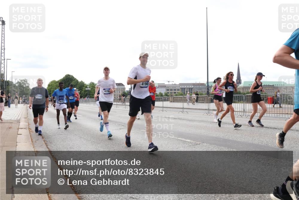 29.06.2025 - hella hamburg halbmarathon Lena Gebhardt http://msf.ph/oto/8323845 29.06.2025 10:23:07 Lombardsbrücke 13248, 19245, 426, 4190, 3029, 1029, 1362, 1853, 2294, 2766, 2925, 3003, 3029, 3034, 3600, 3601, 4190, 4266, 4728, 4793, 5223, 5343, 5629, 6502, 6578, 6784, 6785, 6849, 7188, 7190, 7266, 7529, 7820, 7891, 7925, 8687, 8688, 8716, 8918, 8920, 9133, 9256, 9301, 9877, 9913, 10205, 10739, 10826, 11798, 11879, 12025, 12073, 12190, 12265, 13560, 13921, 14041, 14265, 14338, 14525, 14801, 14821, 16416, 16558, 17013, 17099, 17207, 17299, 17719 meine-sportfotos.de