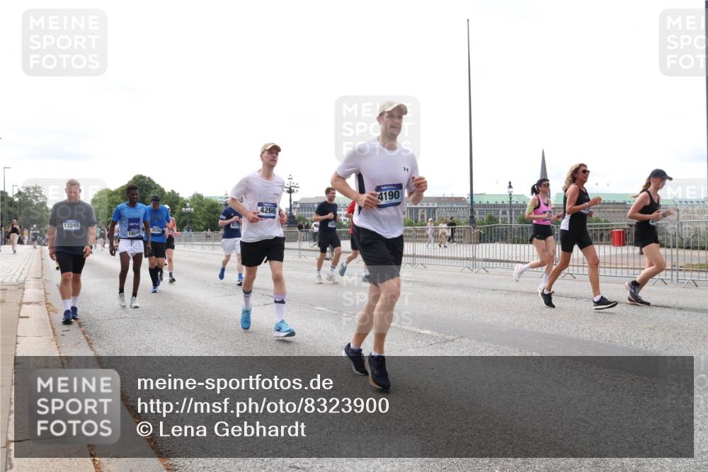 29.06.2025 - hella hamburg halbmarathon Lena Gebhardt http://msf.ph/oto/8323900 29.06.2025 10:23:08 Lombardsbrücke 13248, 19245, 3034, 6578, 4266, 4190, 1029, 1362, 1853, 2766, 2925, 3003, 3029, 3034, 3600, 3601, 4190, 4266, 4728, 4793, 5223, 5629, 6502, 6578, 6784, 6785, 6849, 7266, 7529, 7820, 7891, 7925, 8687, 8688, 8716, 8918, 8920, 9133, 9256, 9301, 9877, 9913, 10205, 10739, 10826, 11798, 11879, 12025, 12073, 12190, 12265, 13560, 13921, 14041, 14265, 14338, 14525, 14801, 14821, 16416, 16558, 17013, 17099, 17207, 17299, 17719 meine-sportfotos.de