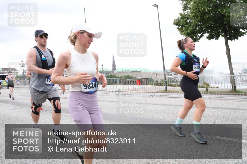 29.06.2025 - hella hamburg halbmarathon Lena Gebhardt http://msf.ph/oto/8323911 29.06.2025 10:57:36 Lombardsbrücke 12, 9824, 8386, 1123, 1242, 1248, 1265, 1643, 2015, 2041, 2370, 2451, 2567, 2900, 3191, 3195, 3385, 3388, 3433, 3723, 3750, 3851, 3954, 4059, 4086, 4106, 4180, 4197, 4485, 4521, 4611, 4830, 4998, 5117, 5316, 5632, 5639, 5736, 5738, 6053, 6827, 6857, 6916, 7172, 7193, 7720, 7728, 7787, 8035, 8159, 8287, 8386, 8474, 8540, 8552, 8708, 8773, 8851, 8853, 8873, 9059, 9110, 9233, 9318, 9394, 9496, 9613 meine-sportfotos.de
