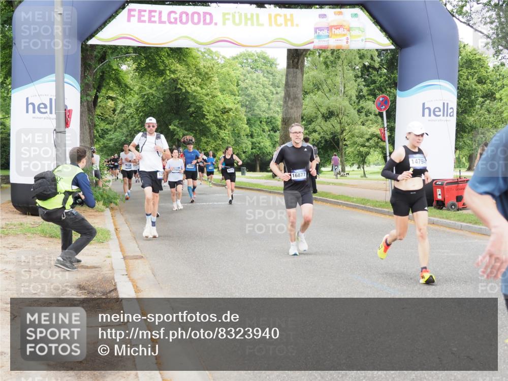 29.06.2025 - hella hamburg halbmarathon MichiJ http://msf.ph/oto/8323940 29.06.2025 10:37:32 Zwischen KM18-KM19 1216, 1399, 2878, 3543, 5978, 6712, 9551, 11579, 11975, 13159, 13812, 13875, 14248, 14794, 16731, 17319, 17384, 17908, 18064, 18370 meine-sportfotos.de