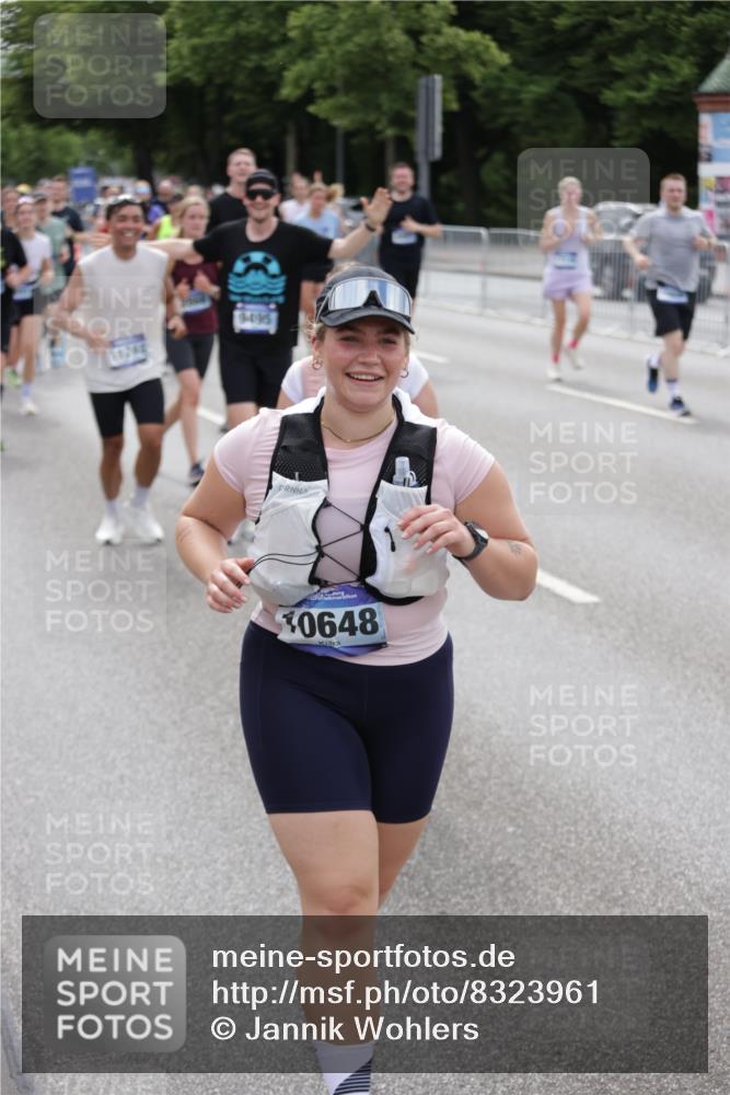 29.06.2025 - hella hamburg halbmarathon Jannik Wohlers http://msf.ph/oto/8323961 29.06.2025 10:39:41 Lombardsbrücke 1058, 1076, 1291, 1586, 1691, 1899, 2019, 2254, 2572, 2866, 2888, 3237, 3515, 3607, 3808, 3882, 3883, 3884, 4173, 4271, 4471, 5229, 5263, 5654, 5877, 5901, 6097, 6548, 6698, 6750, 6890, 6920, 7045, 7455, 7456, 8622, 8815, 8865, 8866, 9187, 9195, 9292, 9495, 10474, 10806, 10818, 10953, 11188, 11242, 11244, 11717, 11874, 12414, 12883, 12906, 13005, 13069, 13577, 13651, 14327, 14578, 15111, 16784, 19163 meine-sportfotos.de