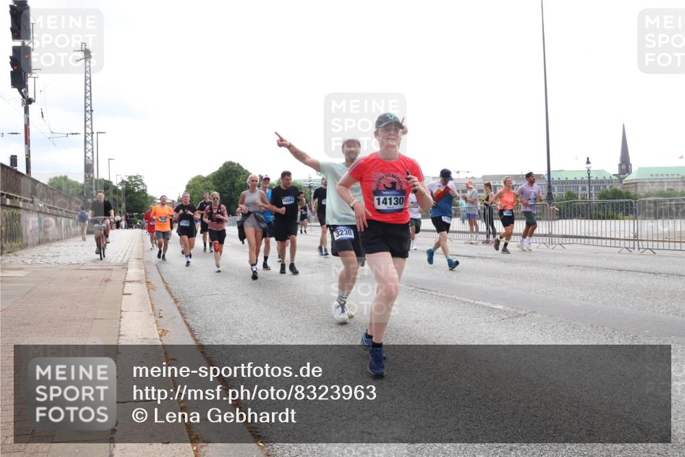 29.06.2025 - hella hamburg halbmarathon Lena Gebhardt http://msf.ph/oto/8323963 29.06.2025 10:37:39 Lombardsbrücke 16582, 3230, 14130, 1022, 1276, 1337, 1475, 1578, 1597, 1799, 1819, 1985, 2016, 2199, 2272, 2480, 2486, 2640, 2853, 3230, 3246, 3633, 4097, 4347, 4733, 5139, 5146, 5171, 5186, 5522, 5560, 5790, 5875, 5940, 6243, 6362, 6821, 6955, 7085, 7124, 7235, 7244, 7321, 7350, 7544, 7696, 7707, 7777, 7823, 8811, 8843, 8985, 9247, 9288, 9524, 9895, 10159, 10506, 10836, 11087, 11543, 12123, 12254, 12472, 12824, 16680, 17798 meine-sportfotos.de