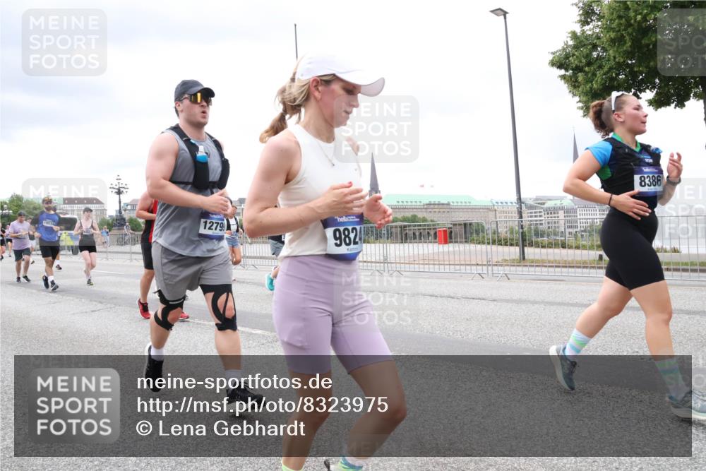 29.06.2025 - hella hamburg halbmarathon Lena Gebhardt http://msf.ph/oto/8323975 29.06.2025 10:57:36 Lombardsbrücke 18534, 1279, 9824, 8386, 1123, 1242, 1248, 1265, 1643, 2015, 2041, 2370, 2451, 2567, 2900, 3191, 3195, 3385, 3388, 3433, 3723, 3750, 3851, 3954, 4059, 4086, 4106, 4180, 4197, 4485, 4521, 4611, 4830, 4998, 5117, 5316, 5632, 5639, 5736, 5738, 6053, 6827, 6857, 6916, 7172, 7193, 7720, 7728, 7787, 8035, 8159, 8287, 8386, 8474, 8540, 8552, 8708, 8773, 8851, 8853, 8873, 9059, 9110, 9233, 9318, 9394, 9496, 9613 meine-sportfotos.de